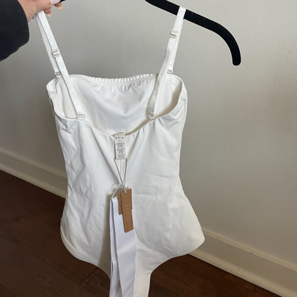 SKIMS Sculpting swim strapless one piece with straps and belt XXS Marble - Picture 7 of 8